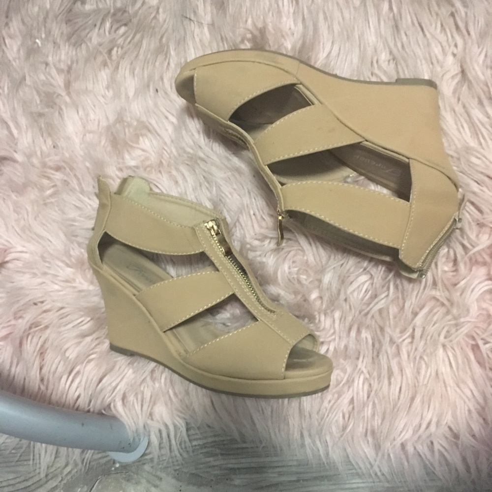 Cage heel shoes